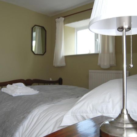 The Fforest Inn Llanfihangel-nant-Melan 外观 照片