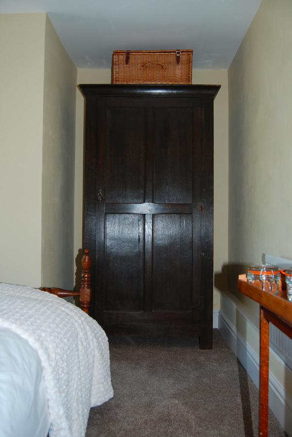 The Fforest Inn Llanfihangel-nant-Melan 外观 照片