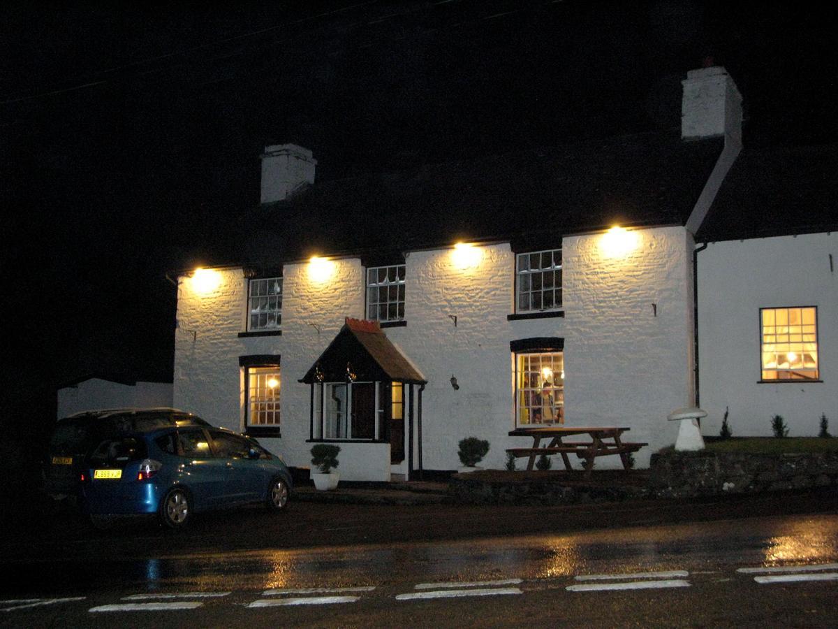 The Fforest Inn Llanfihangel-nant-Melan 外观 照片