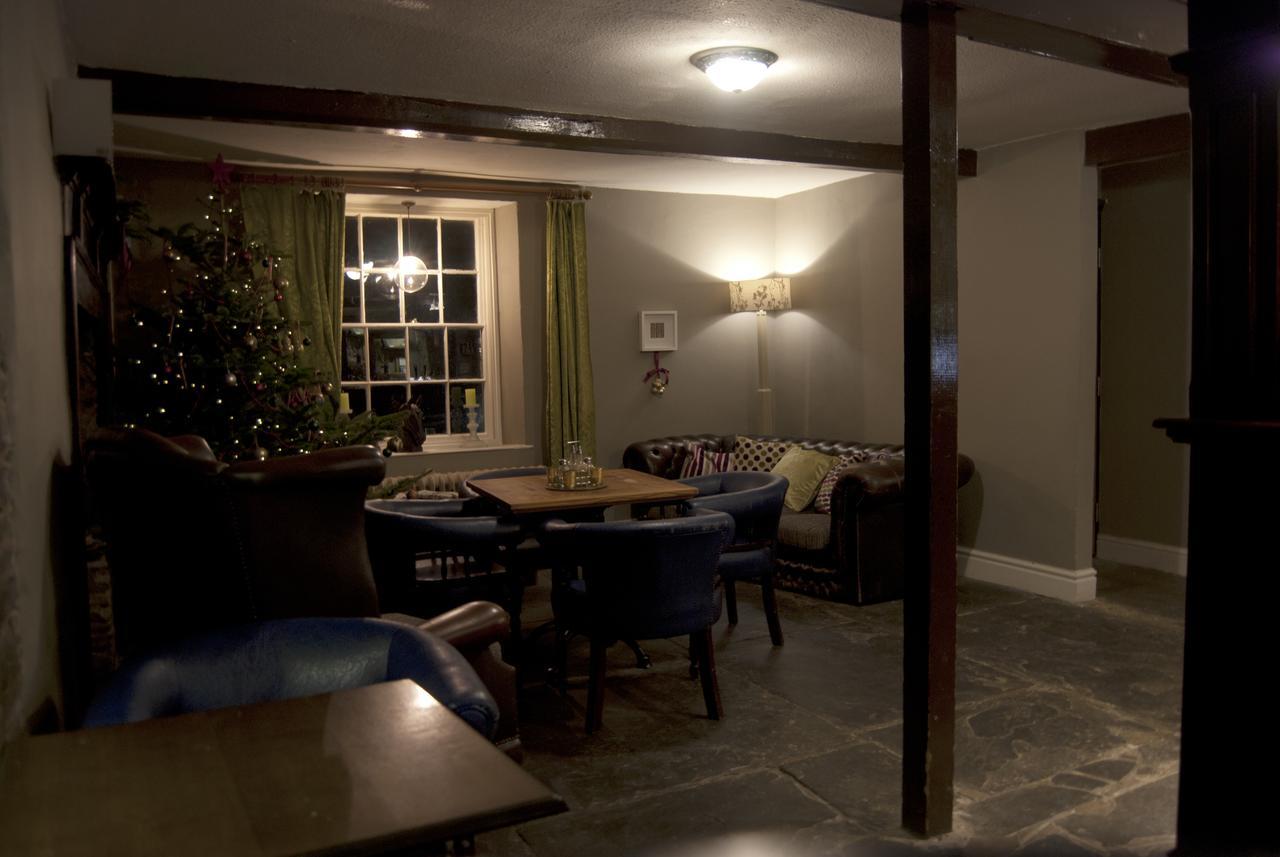 The Fforest Inn Llanfihangel-nant-Melan 外观 照片
